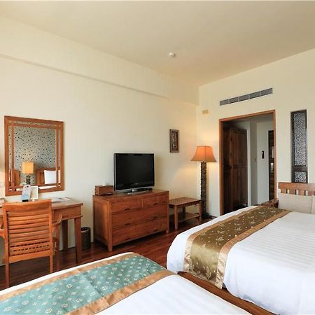 Yentai Hotel Манонг Екстериор снимка