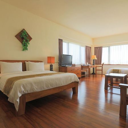 Yentai Hotel Манонг Екстериор снимка