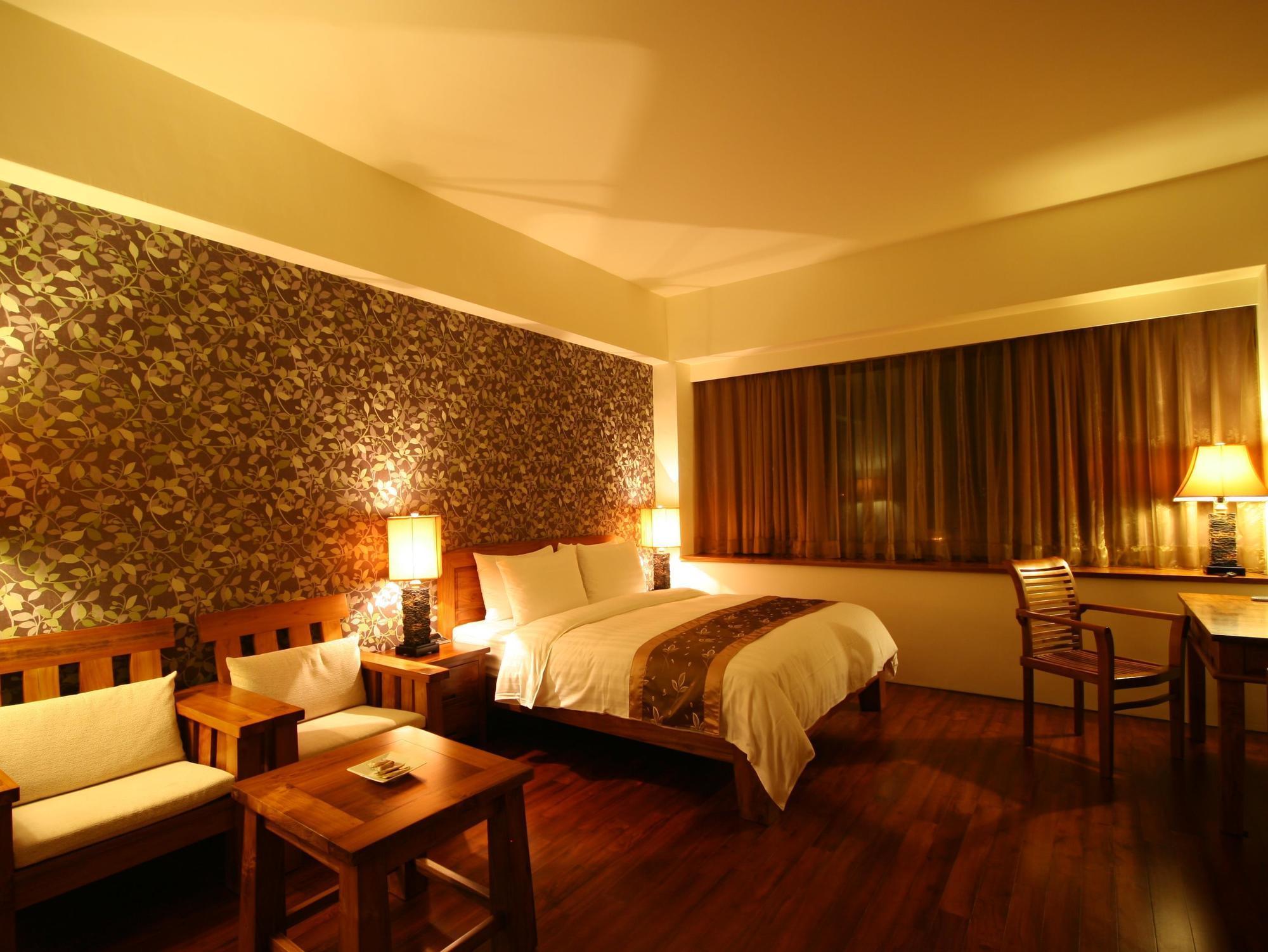 Yentai Hotel Манонг Екстериор снимка