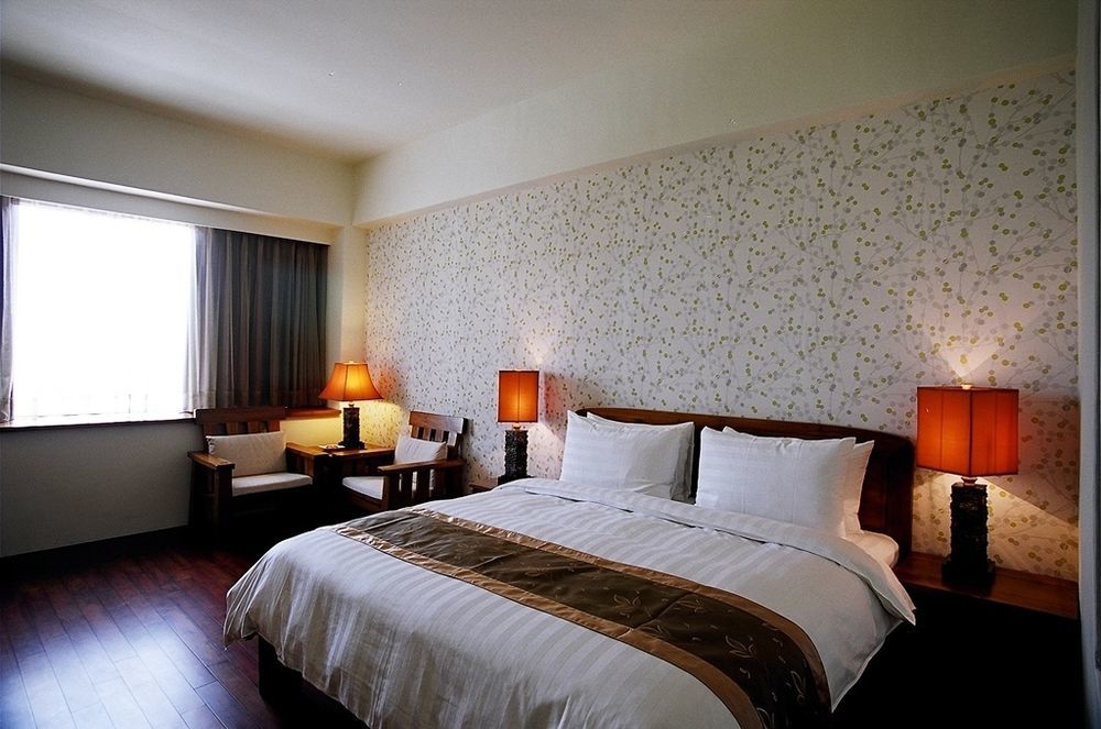Yentai Hotel Манонг Екстериор снимка