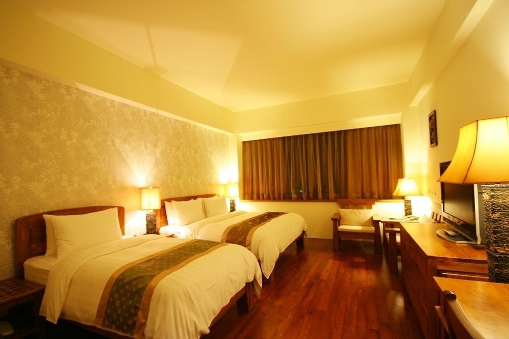 Yentai Hotel Манонг Екстериор снимка