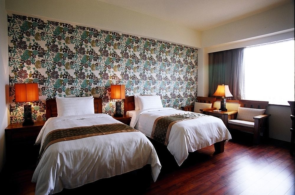 Yentai Hotel Манонг Екстериор снимка