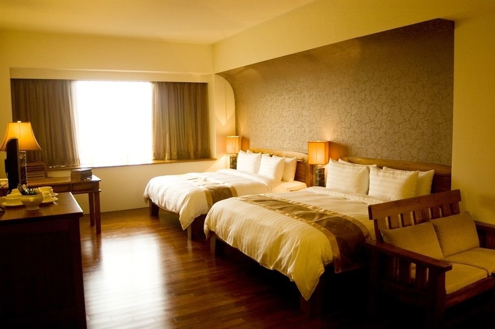 Yentai Hotel Манонг Екстериор снимка