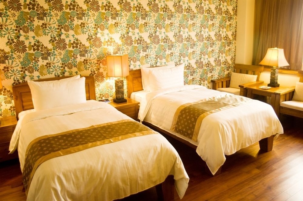 Yentai Hotel Манонг Екстериор снимка