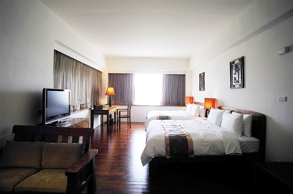 Yentai Hotel Манонг Екстериор снимка