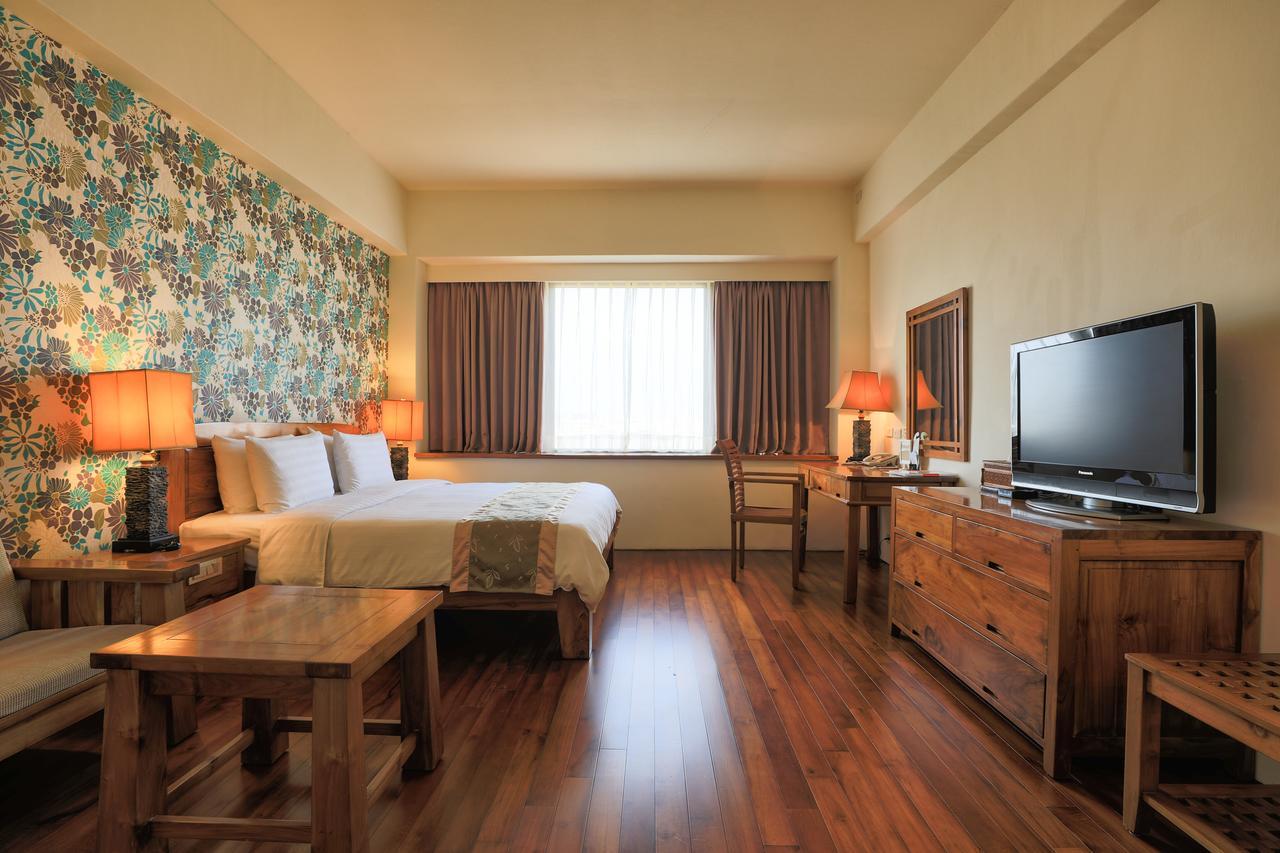 Yentai Hotel Манонг Екстериор снимка
