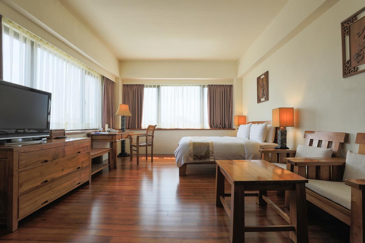 Yentai Hotel Манонг Екстериор снимка
