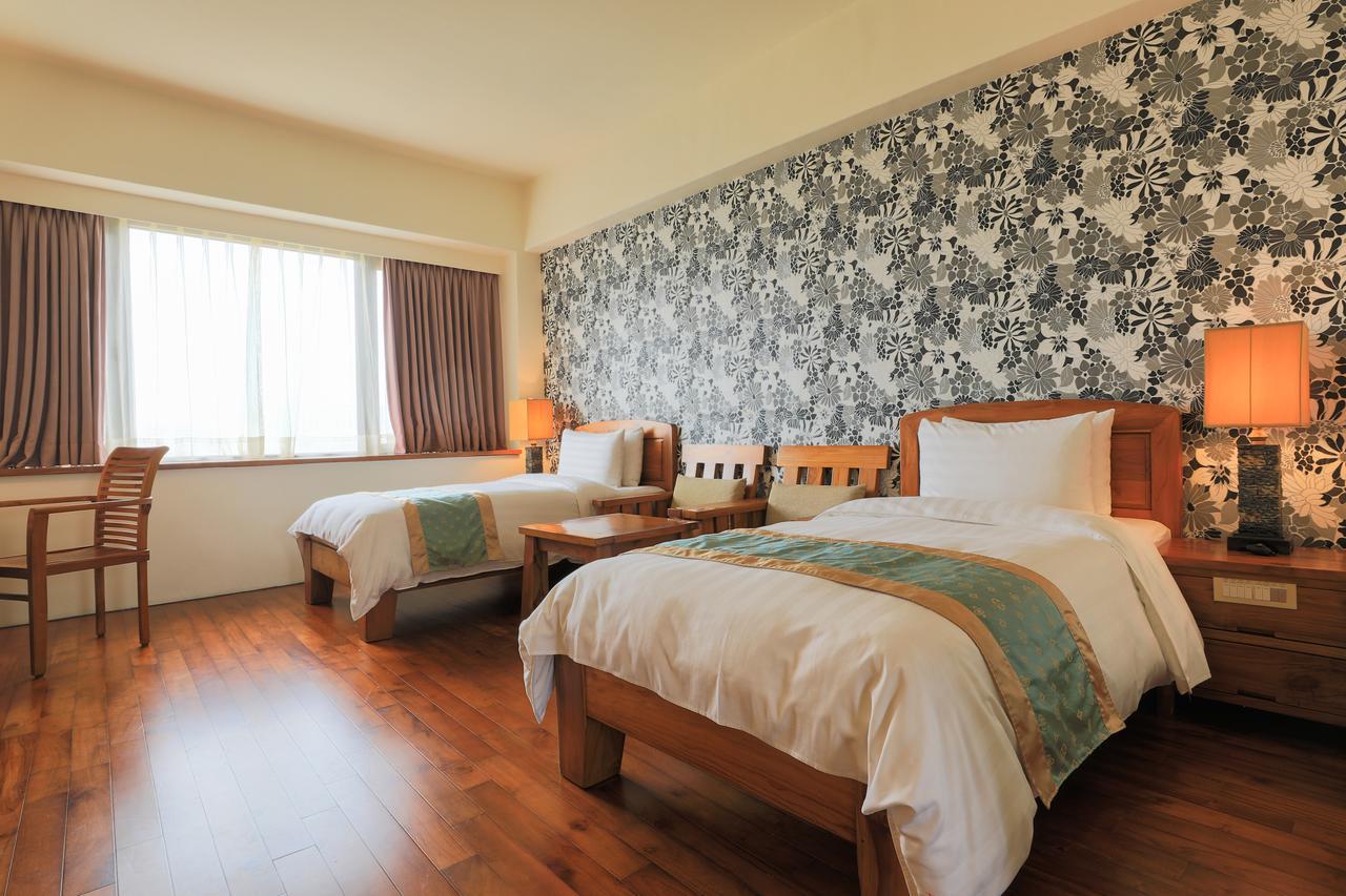 Yentai Hotel Манонг Екстериор снимка