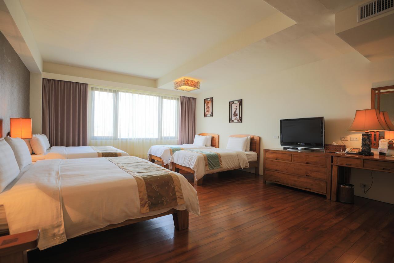 Yentai Hotel Манонг Екстериор снимка