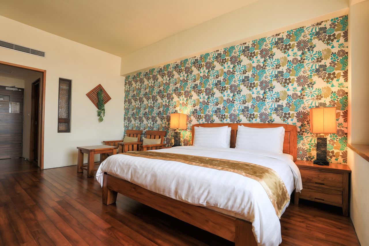 Yentai Hotel Манонг Екстериор снимка
