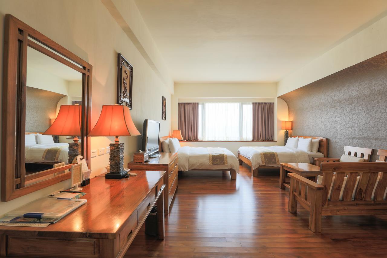Yentai Hotel Манонг Екстериор снимка