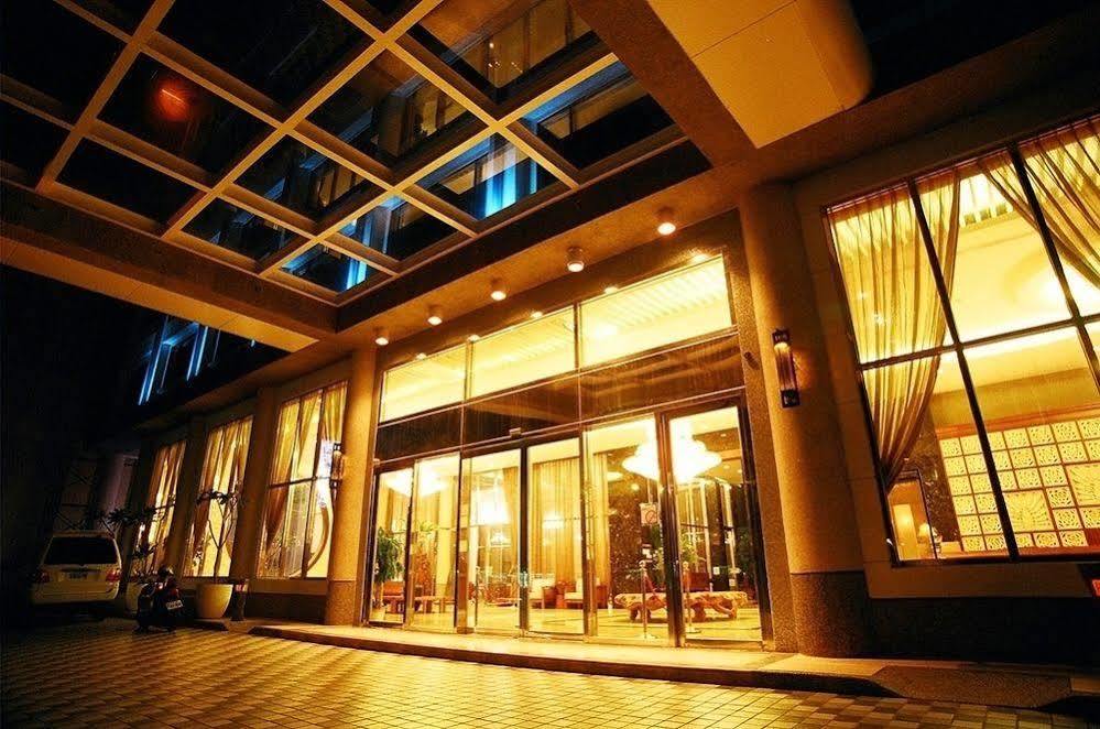 Yentai Hotel Манонг Екстериор снимка