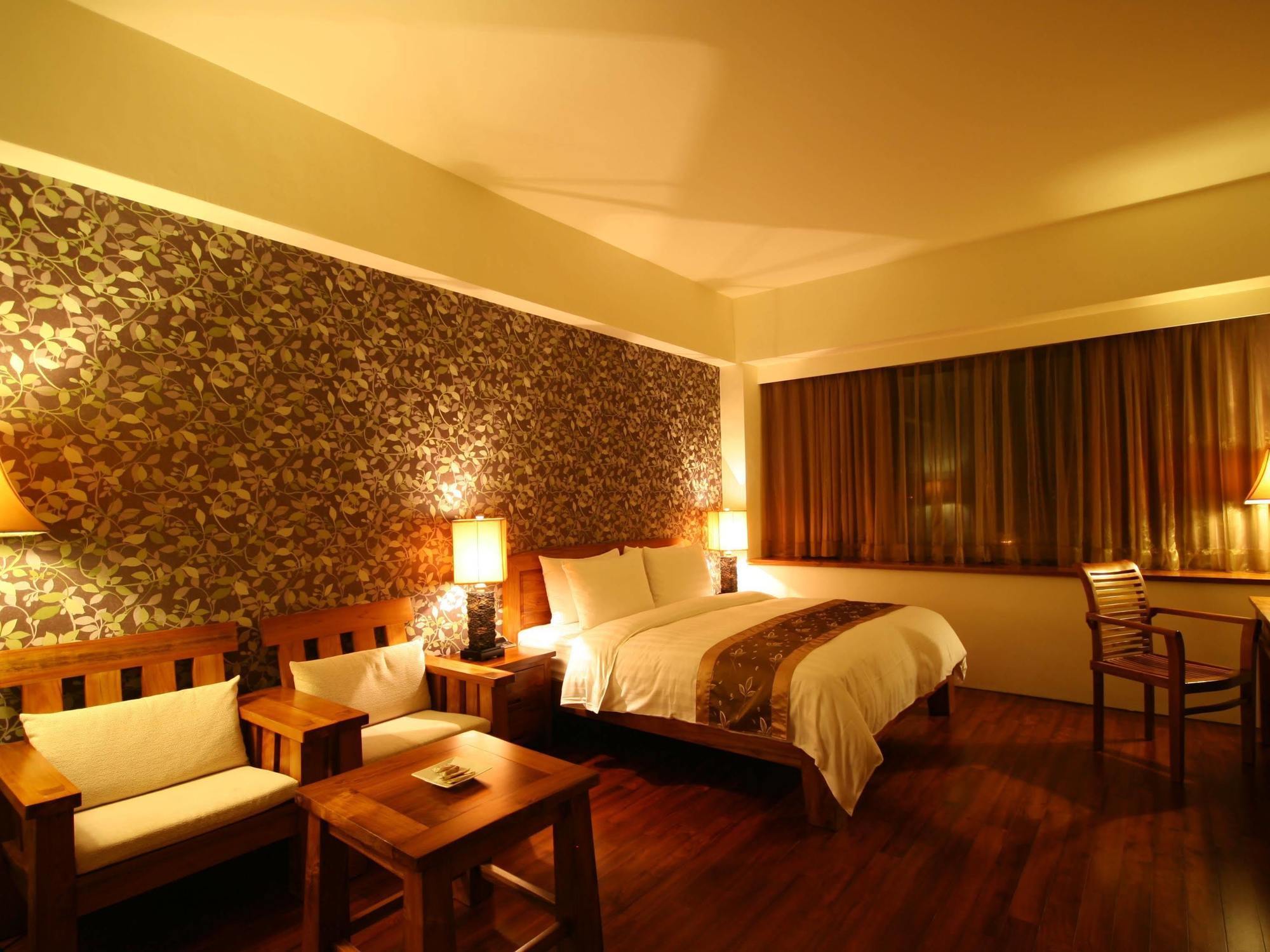 Yentai Hotel Манонг Екстериор снимка