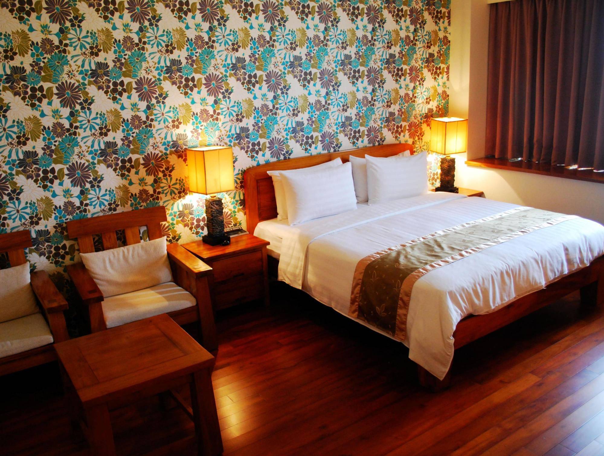 Yentai Hotel Манонг Екстериор снимка
