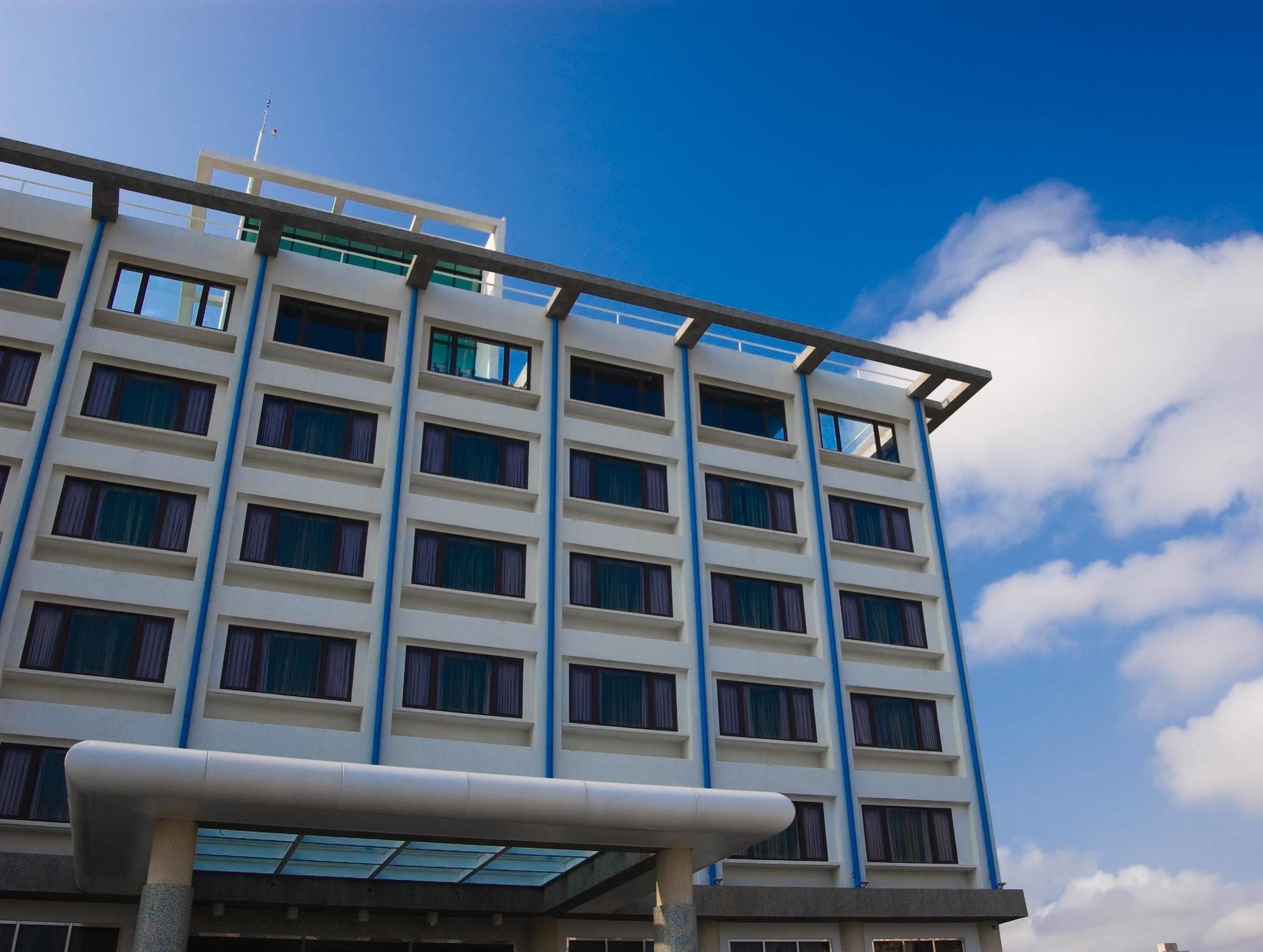 Yentai Hotel Манонг Екстериор снимка